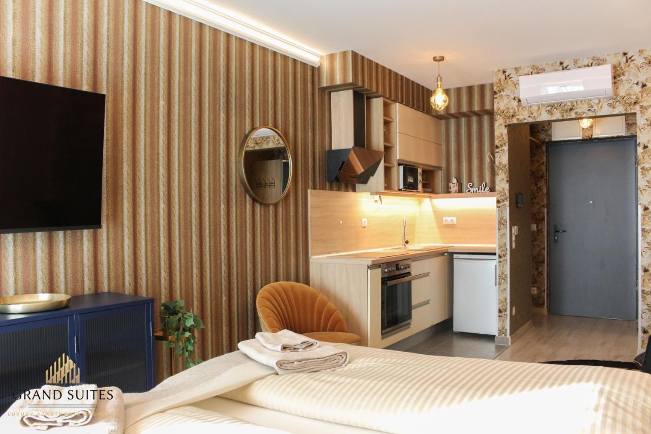 Grand Suites Corvin Budapest Ngoại thất bức ảnh